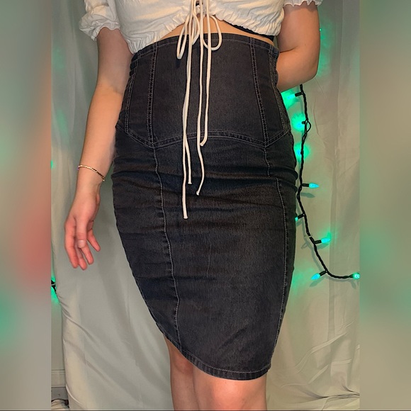 ✨Y2K Bodycon Denim Skirt ✨ - Picture 1 of 4